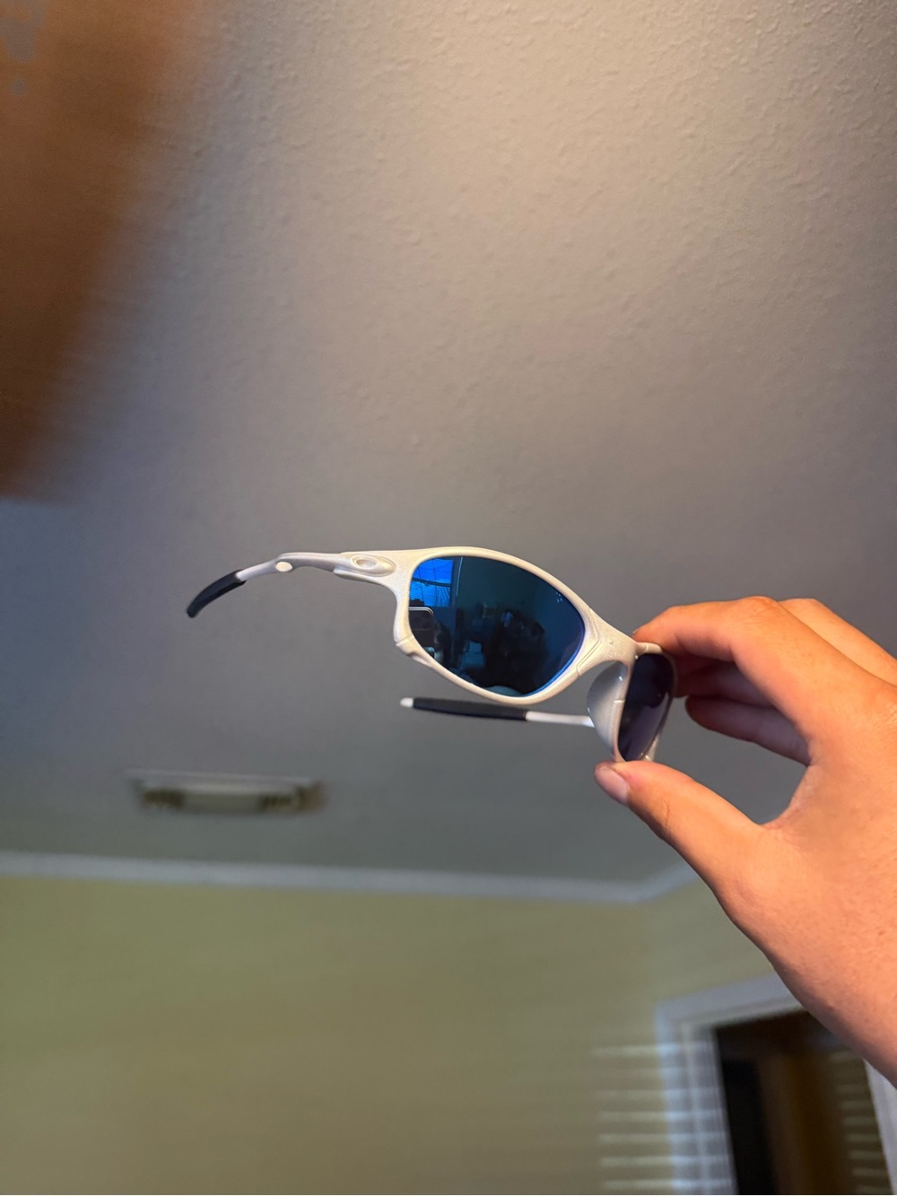 White Sunglasses with Blue Mirrored Lenses Oakley Oakleys